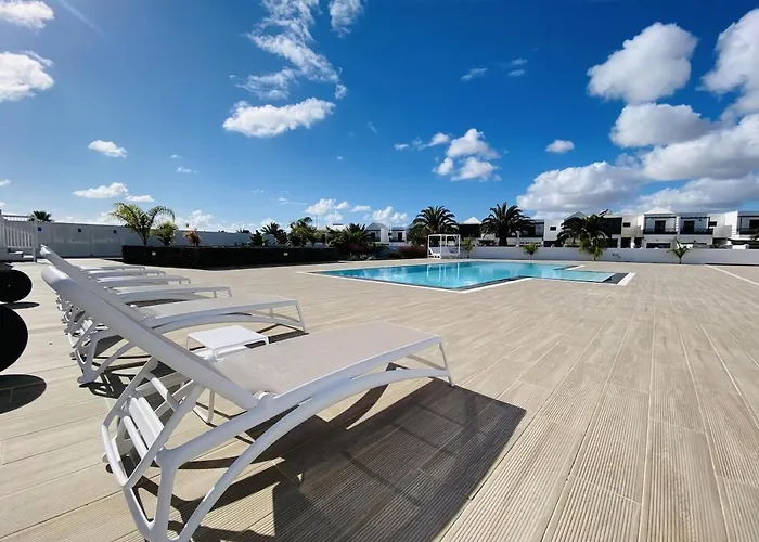 Nuevo!!! vista mar terraza y piscina costa teguise
